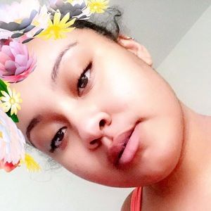 Meet your Posher, Adeanna